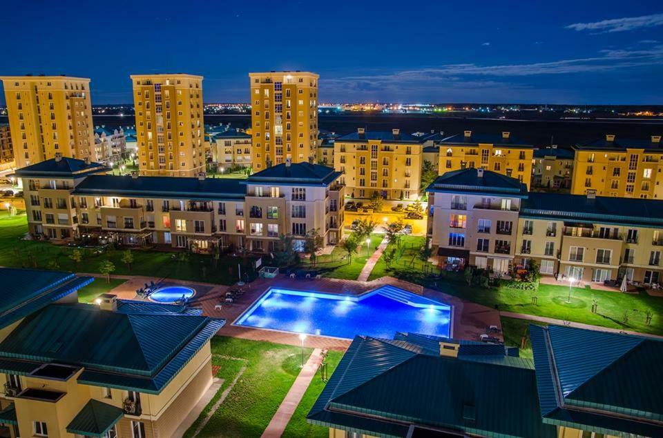 Luxury Apartment With Pool In North Bucharest Cretuleasca Exterior photo